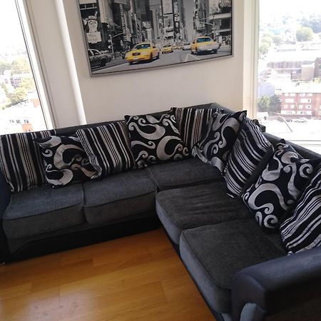 Room In Luxurious Penthouse Apartment Londres Exterior foto